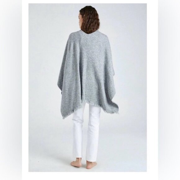 Beryll Women's Fringed Cashmere Cape Sweater OS - Picture 10 of 10